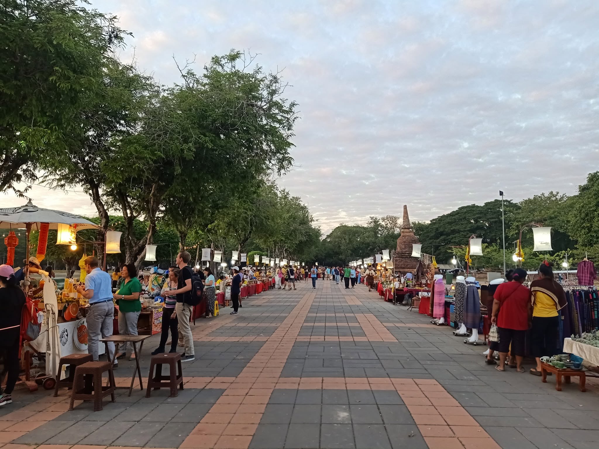 Tha Nam Rap Sadet Market
