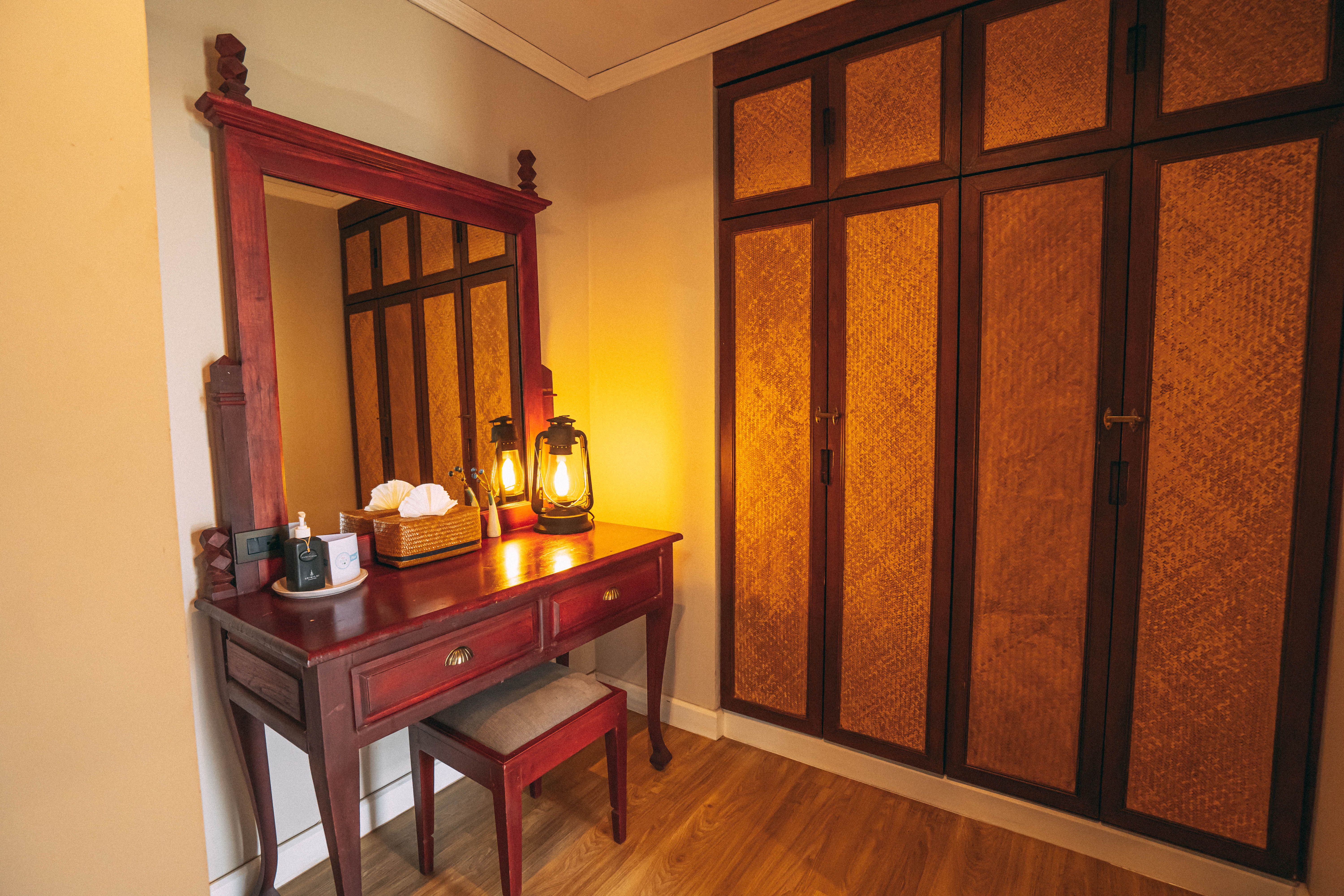 Deluxe Room bathroom with soaking tub